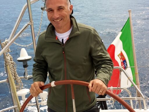 Skipper-comandante disponibile barca a vela catamarano yacht