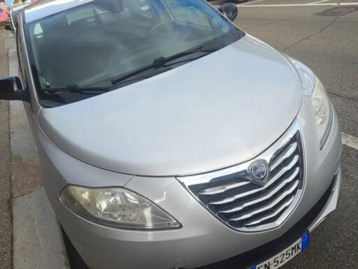 Lancia ypsilon gpl 2012
