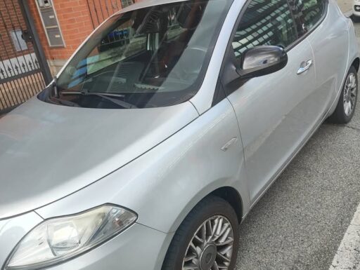 Lancia ypsilon gpl 2012