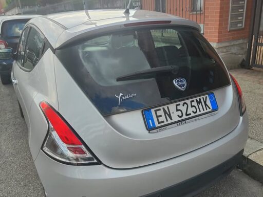 Lancia ypsilon gpl 2012