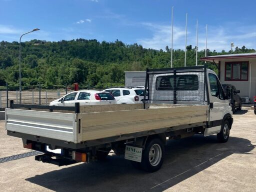 Autocarro iveco daily
