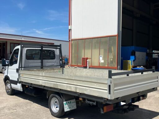 Autocarro iveco daily