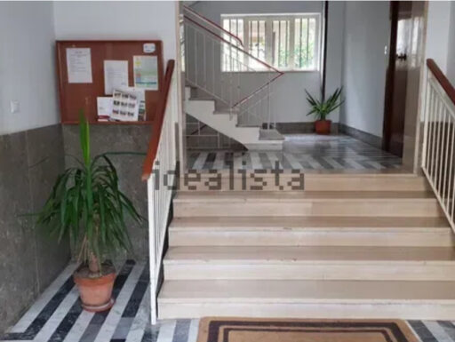 Fittasi grazioso trilocale arredato al centro