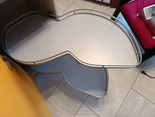 Vassoio estraibile e basculante x mobile ad angolo