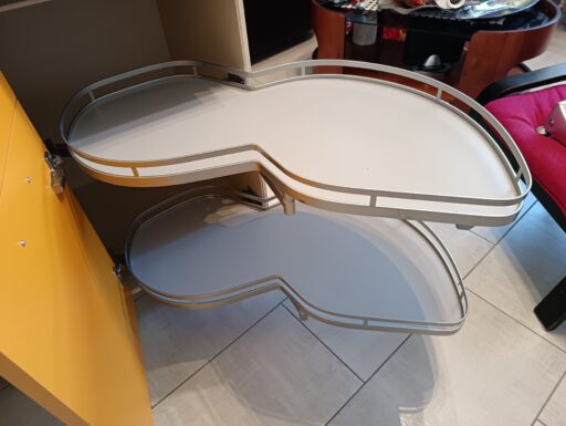 Vassoio estraibile e basculante x mobile ad angolo