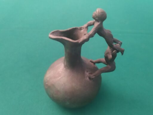 Anfora bronzo manico putti