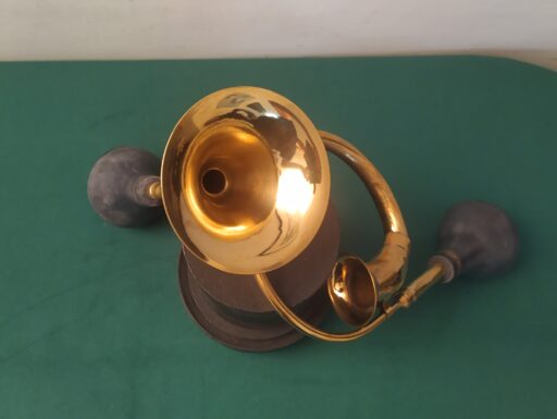 Tromba e corno d'epoca in ottone con soffietto in gomma