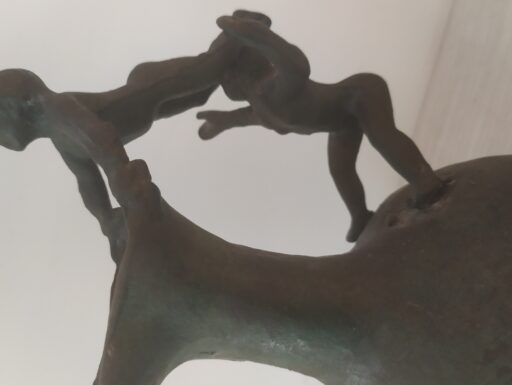 Anfora bronzo manico putti