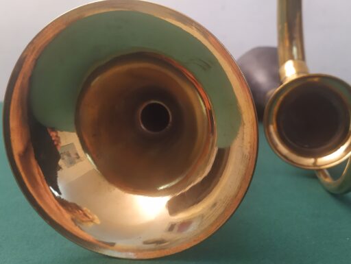 Tromba e corno d'epoca in ottone con soffietto in gomma