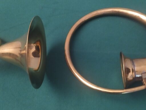 Tromba e corno d'epoca in ottone con soffietto in gomma