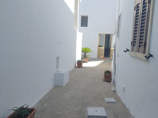 Finimmobil vende in san donato di l. le via corsica 25 casa