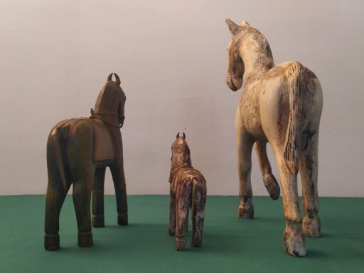 Cavalli d'epoca in legno