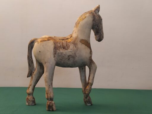 Cavalli d'epoca in legno