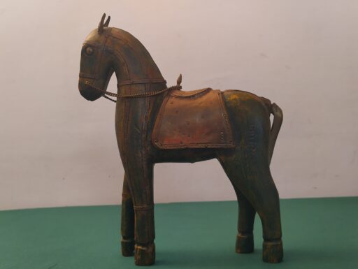 Cavalli d'epoca in legno