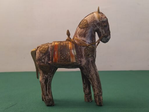 Cavalli d'epoca in legno