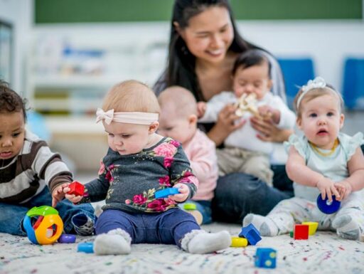 Offerta di lavoro disponibile per tata, autista, cuoco