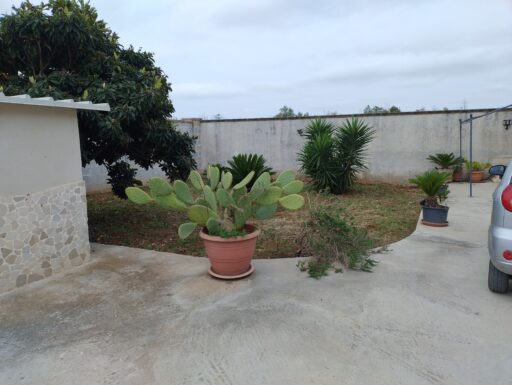 Finimmobil vende in veglie (le) via strada 24 snc villa