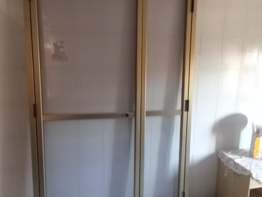 Zanzariera a porta battente a 2 ante in alluminio