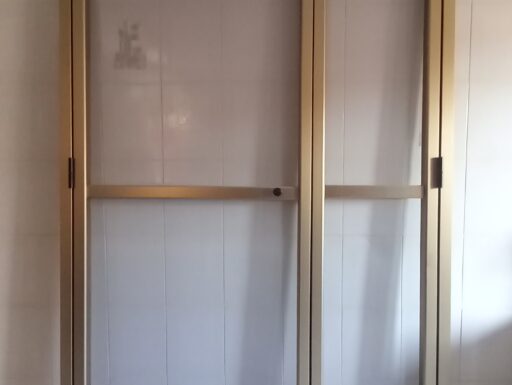 Zanzariera a porta battente a 2 ante in alluminio