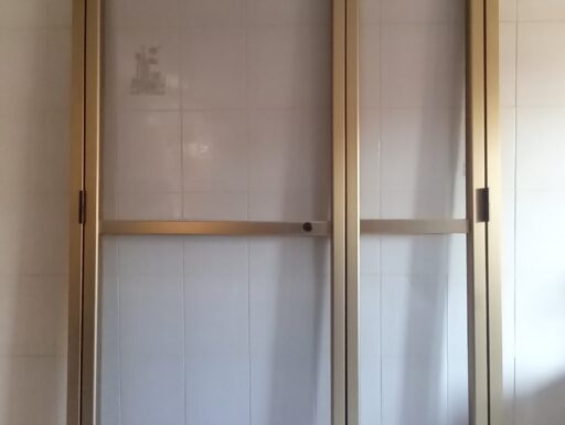 Zanzariera a porta battente a 2 ante in alluminio