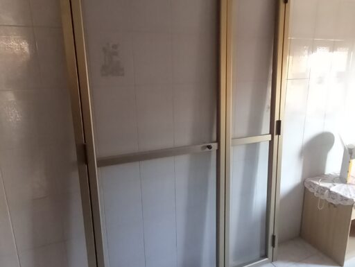 Zanzariera a porta battente a 2 ante in alluminio