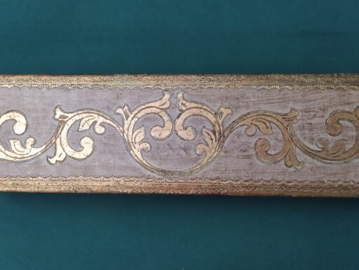 Scatole d'epoca legno intagliate e dipinte a mano