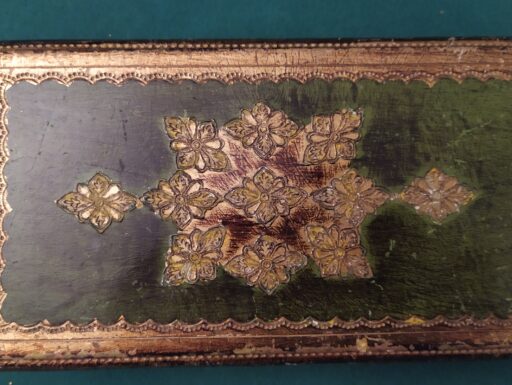 Scatole d'epoca legno intagliate e dipinte a mano