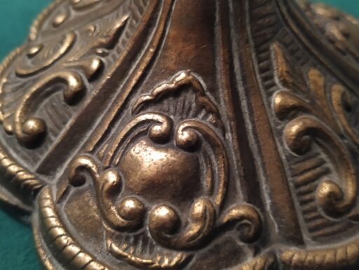 Candelabri ottone lavorati a sbalzo