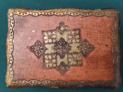Scatole d'epoca legno intagliate e dipinte a mano