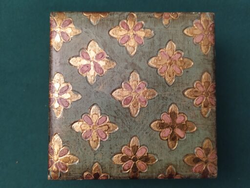 Scatole d'epoca legno intagliate e dipinte a mano