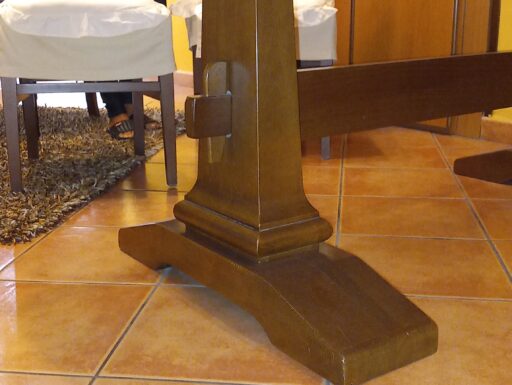 Tavolo in legno rettangolare