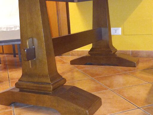 Tavolo in legno rettangolare