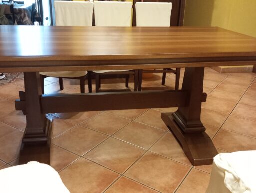 Tavolo in legno rettangolare