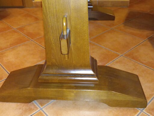 Tavolo in legno rettangolare