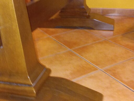 Tavolo in legno rettangolare