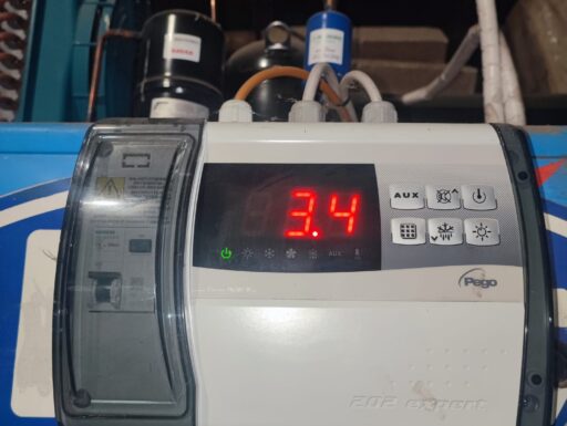 Gruppo/cassone frigorifero e refrigerante isotermico