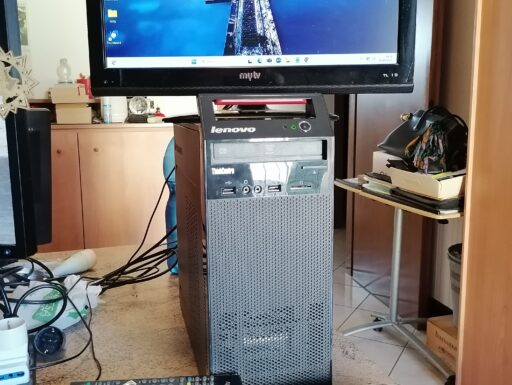 Stazione pc lenovo e monitor 19"
