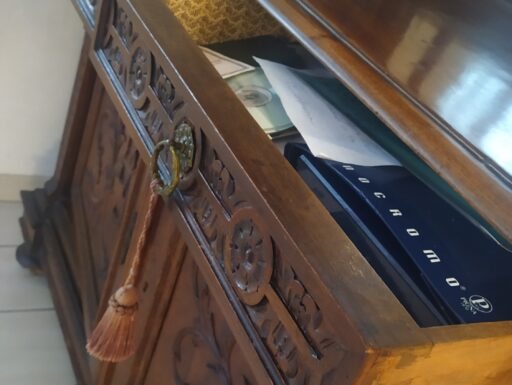 Credenza d'epoca noce massello