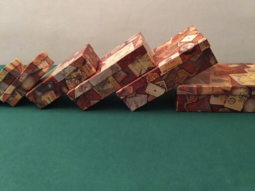 Scatole d'epoca dimensioni decrescenti