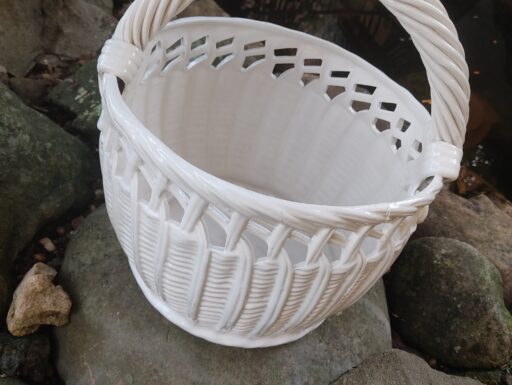 Cesto in ceramica bianca