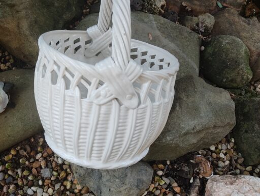 Cesto in ceramica bianca