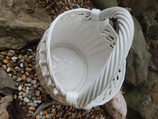 Cesto in ceramica bianca
