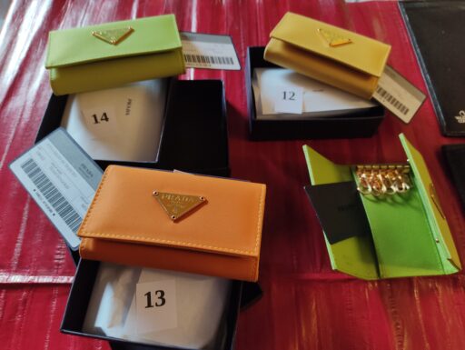 Piccola pelletteria portafogli-chiavi- agende cinture.ecc..