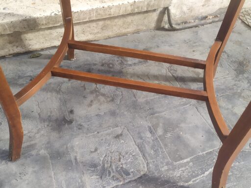 Tavolino bacheca ovale