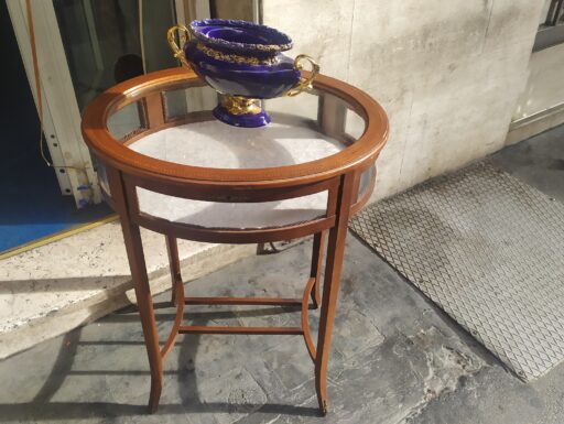 Tavolino bacheca ovale