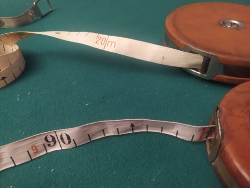 Decametri d'epoca (ottone-cuoio-tessuto) anni 40/50