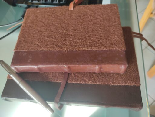 Piccola pelletteria portafogli-chiavi- agende cinture.ecc..