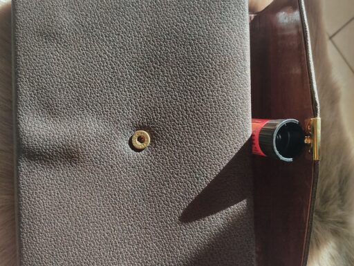 Piccola pelletteria portafogli-chiavi- agende cinture.ecc..