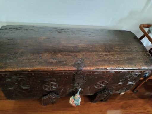 Cassapanca spagnola antica