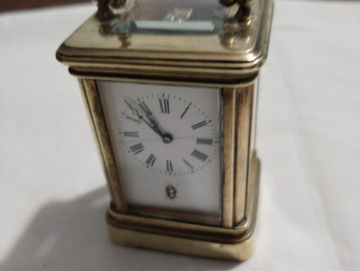 Vecchio orologio da viaggio officier e custodia